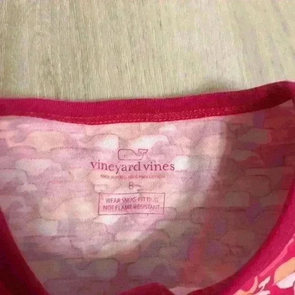 Vineyard Vines top size 8 - Picture 2 of 2
